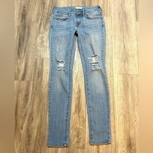 BULLHEAD BLACK distressed skinny jeans. Size 5 with 30”L. Rise-8”. Stretch. EEUC